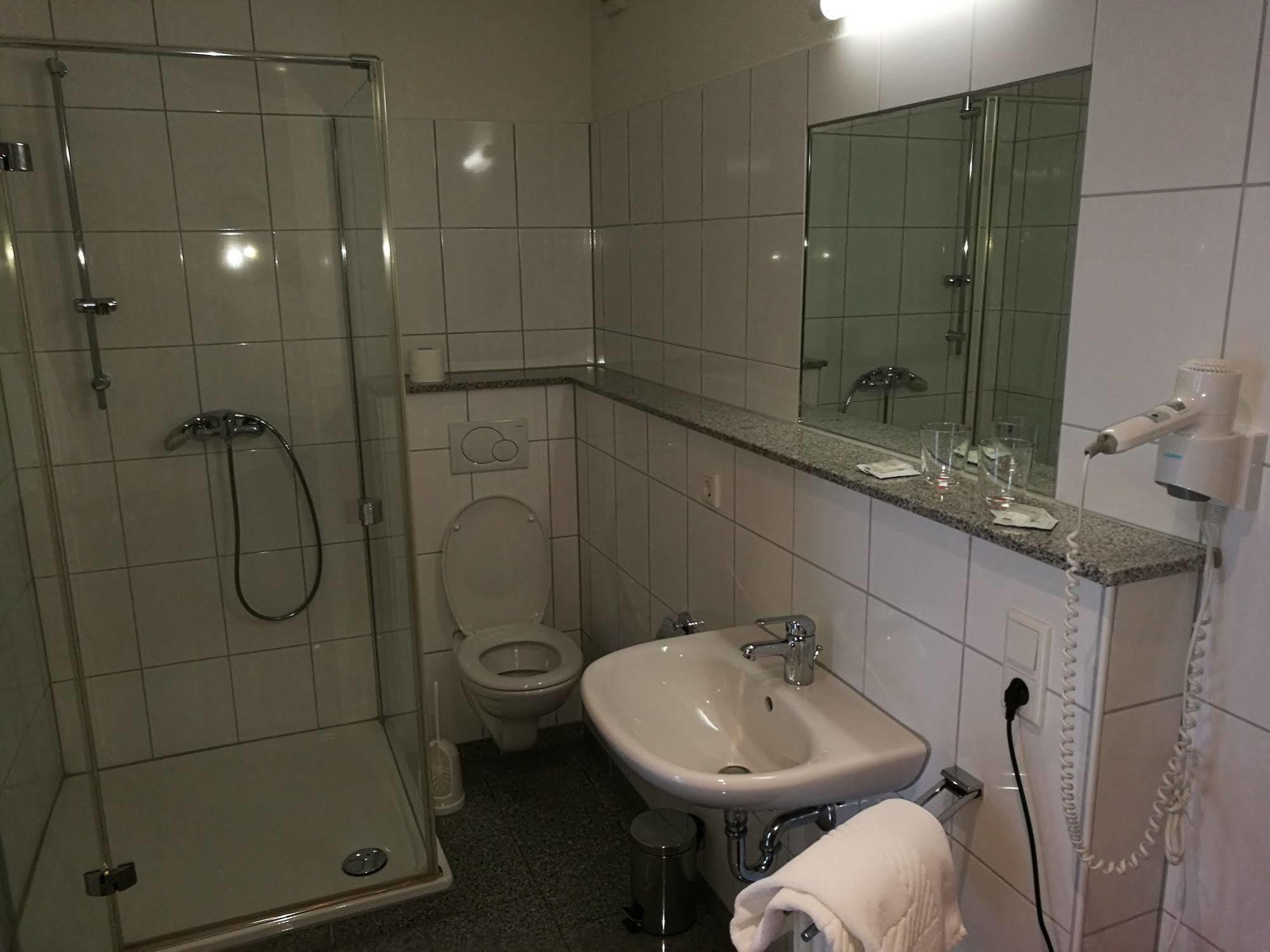 Hotel Central Restaurant El Barrio Гревенброх Екстериор снимка